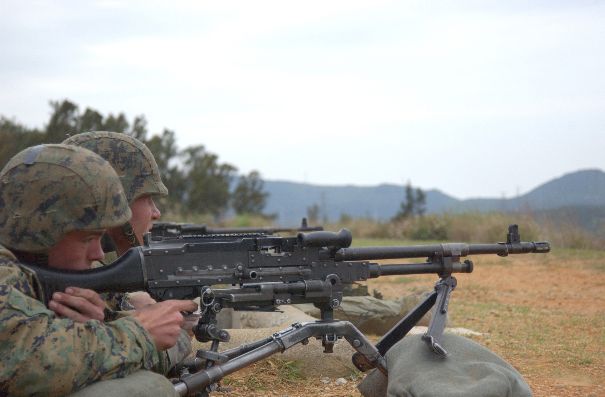 M240 mounted on a TRIPOD STAND & a built-in BIPOD STAND
