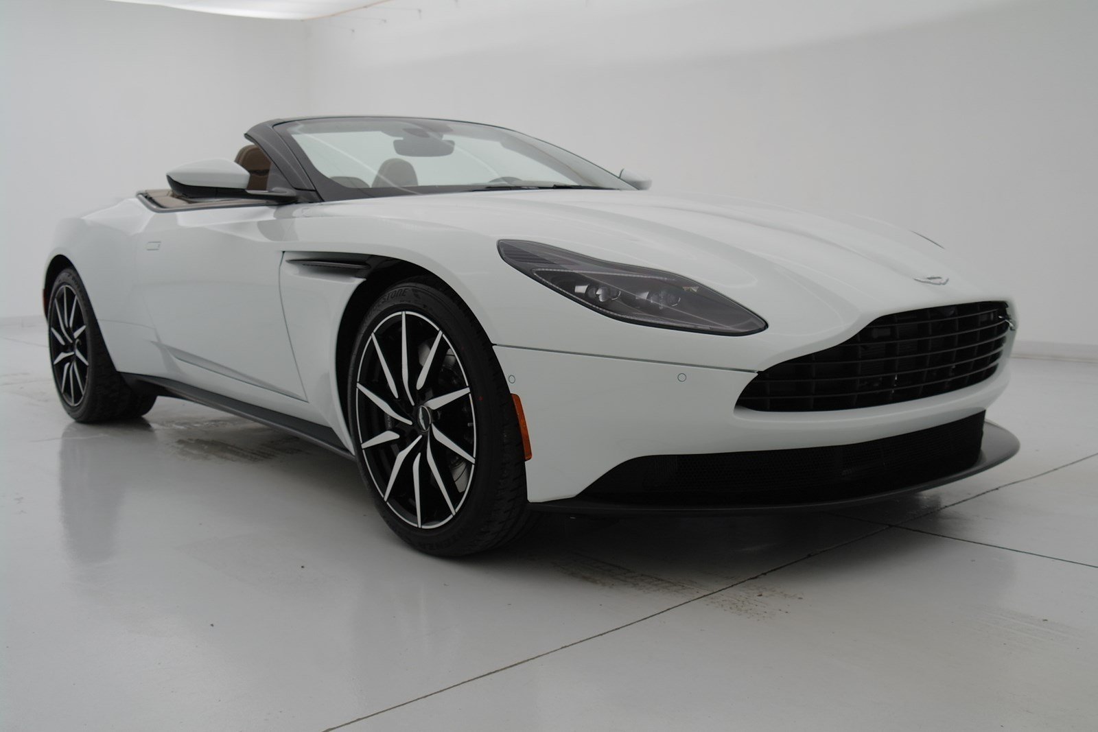 Aston Martin DB11 